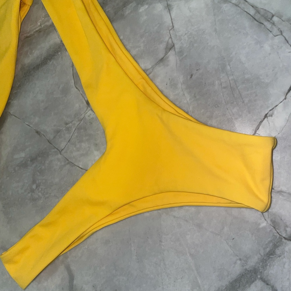 Yellow/Golden high waisted bikini - Picture 3 of 3